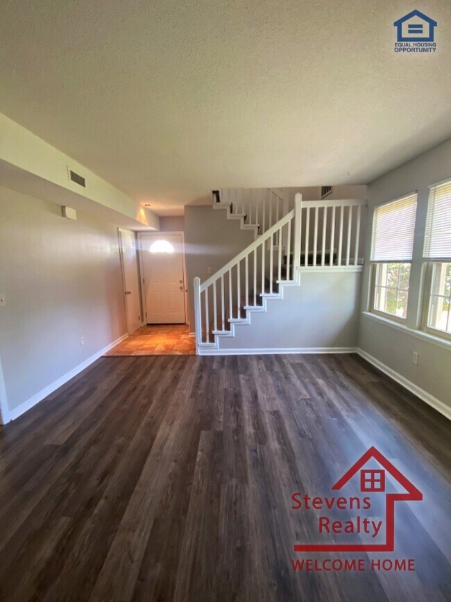 Building Photo - 1421 Stratton Pl Dr