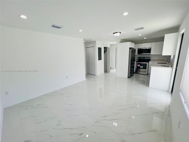 Building Photo - 11945 Southwest 217th Street Apt #11945, G...