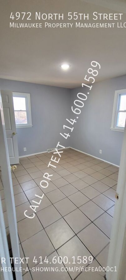 Building Photo - Spacious 3 bedroom unit with an extra half...