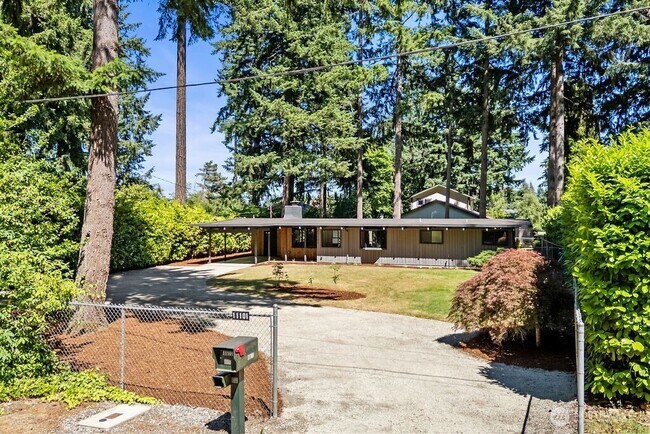 Foto del edificio - 11101 Lake Steilacoom Dr SW