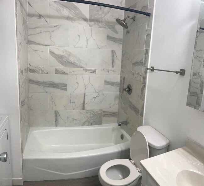 Foto del edificio - 3680 W 119th St