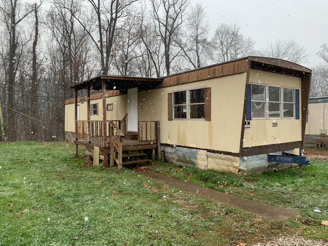 Primary Photo - 2 bedroom trailer off of College Parkway