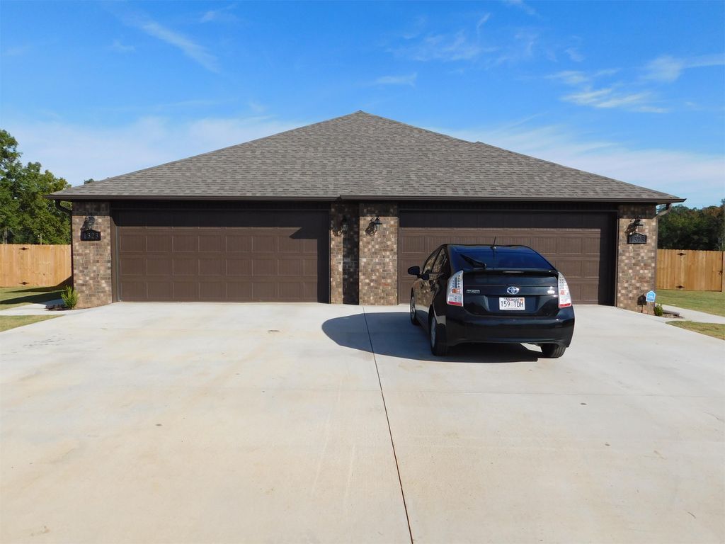 1323 Springhill Rd, Barling, AR 72923 Townhome Rentals in Barling AR