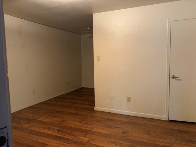 Building Photo - 200 Nutt Dr