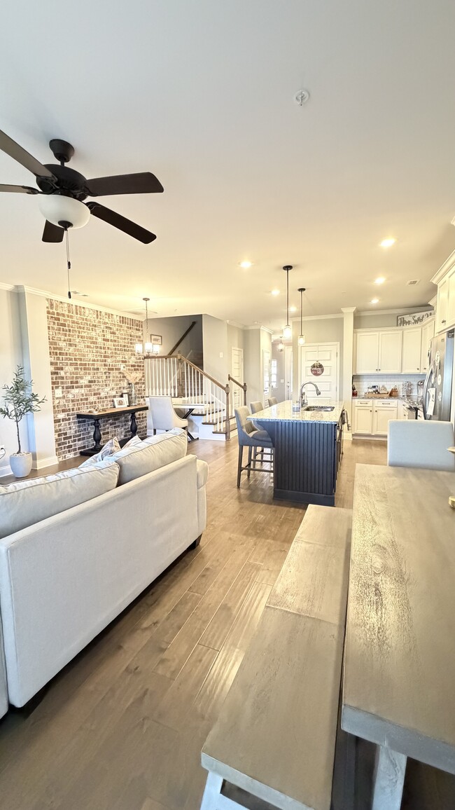 Building Photo - 3057 Sassafras Ln