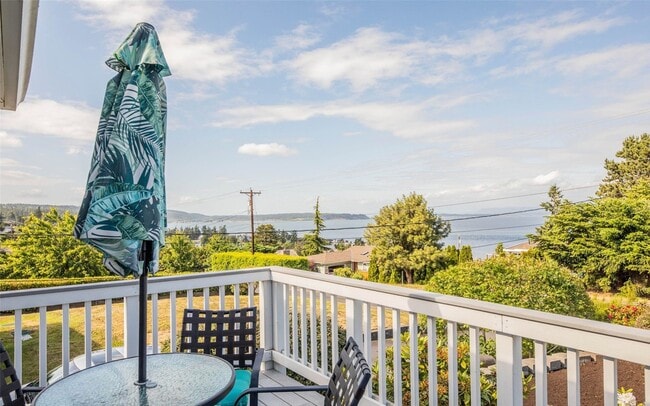 Building Photo - 1486 SE Camano Dr