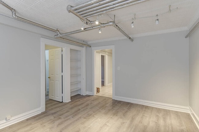 Foto del edificio - 2042 W Armitage Ave