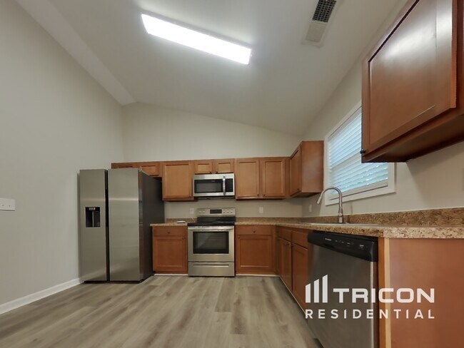 Foto del edificio - 652 Amberwood Dr