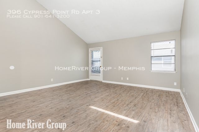 Building Photo - 2 bedroom at Riverbend in August