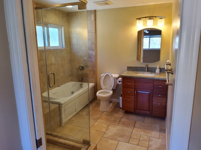 Building Photo - 740 E Highland Dr