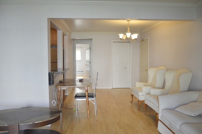 Foto del edificio - 423 E Osage Ln