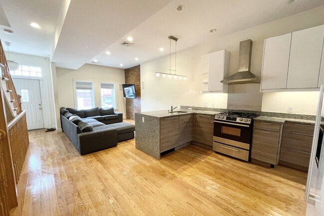 Building Photo - 98 L St