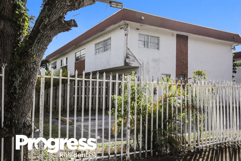 Foto principal - 1530 NE 151st St