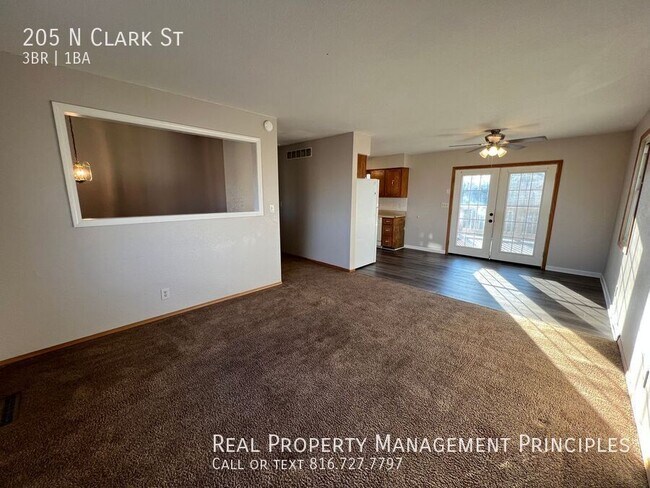 Foto del edificio - 205 N Clark St