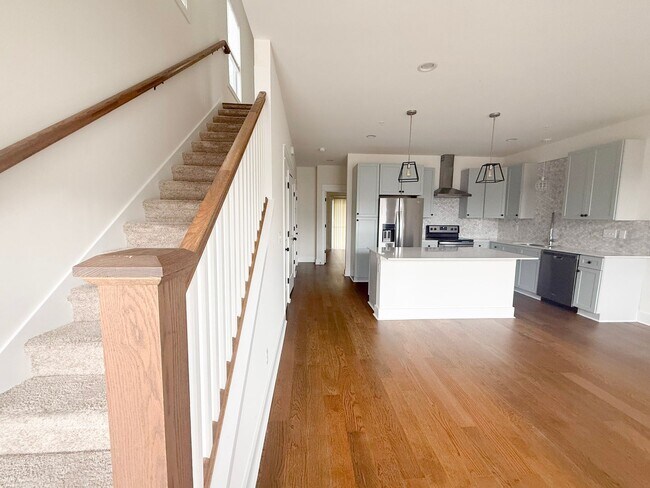 Building Photo - Spacious 4-Bedroom Townhome on Allison Way with Pool Access Near TTU