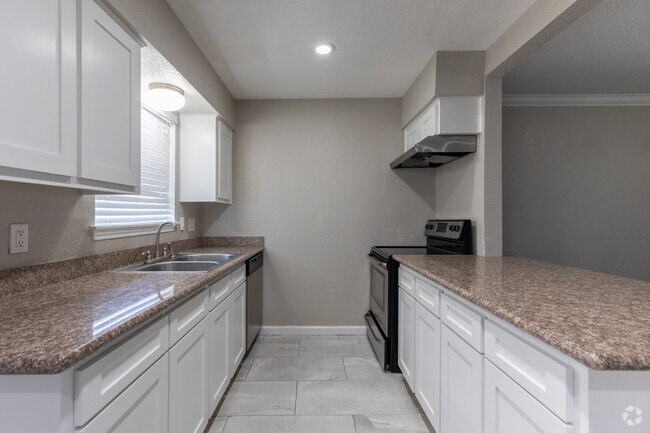 Townhome Kitchen - Tiffany I