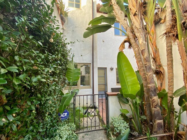 Foto del edificio - 1414 N Harper Ave