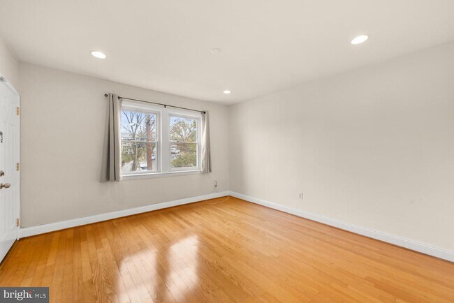 Building Photo - 1333 Adams St NE
