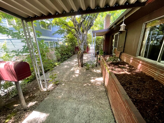Foto del edificio - 5948 SE Milwaukie Ave