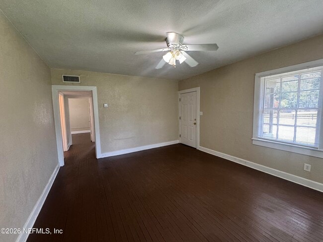 Foto del edificio - 8277 Cheryl Ann Ln