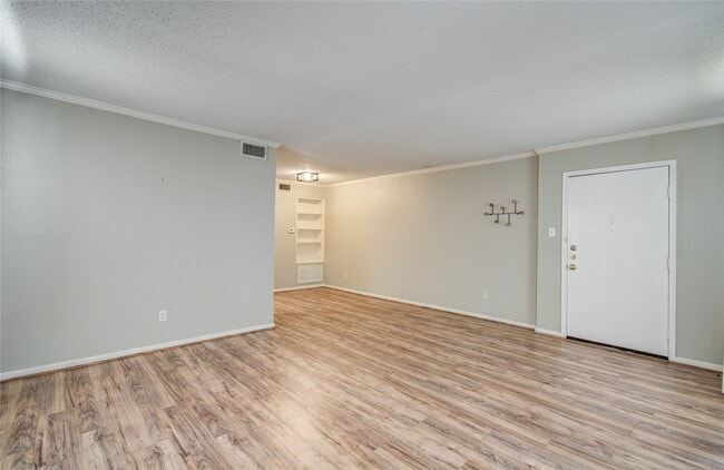 Building Photo - 6410 Del Monte Dr