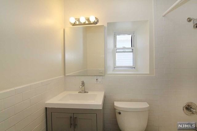 Foto principal - 2 bedroom in Wallington NJ 07057