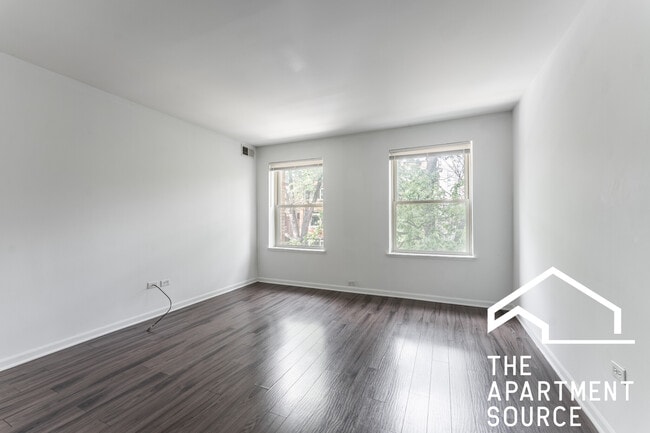 Building Photo - 925 W Carmen Ave