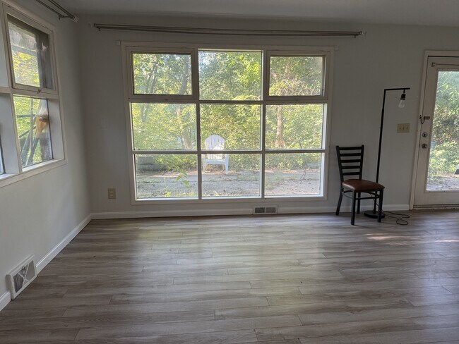 Building Photo - 413 S Revena Blvd
