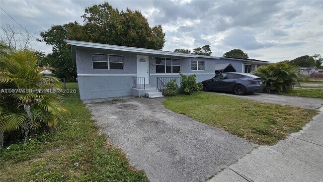 Foto del edificio - 374 NW 31st Ct