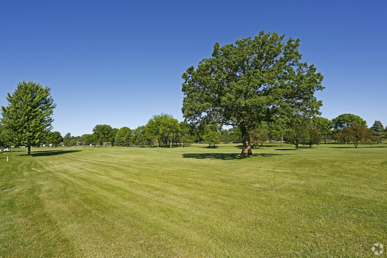 Country Club Manor - 765 School Rd NW Hutchinson, MN - Apartments for Rent in  Hutchinson | Apartments.com