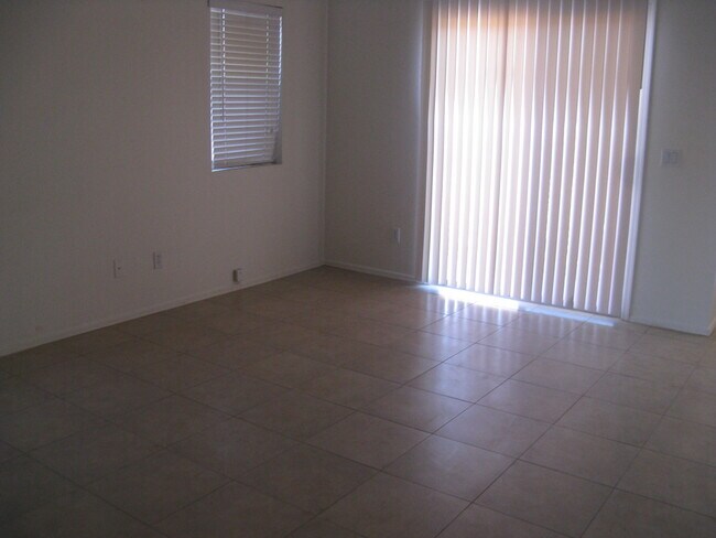 Foto del edificio - 3425 W Hidalgo Ave