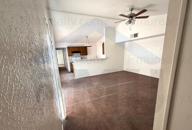 Photo - AVAILABLE NOW!!! Half Duplex 2 bed 1 bath in Dallas House