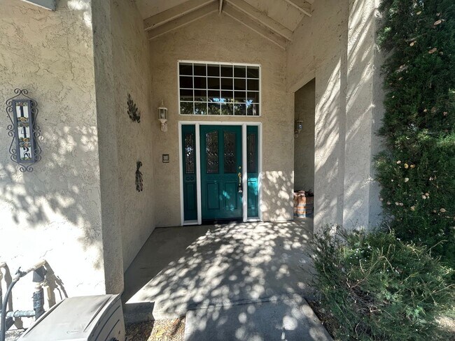 Foto del edificio - 142 Pine Canyon Rd