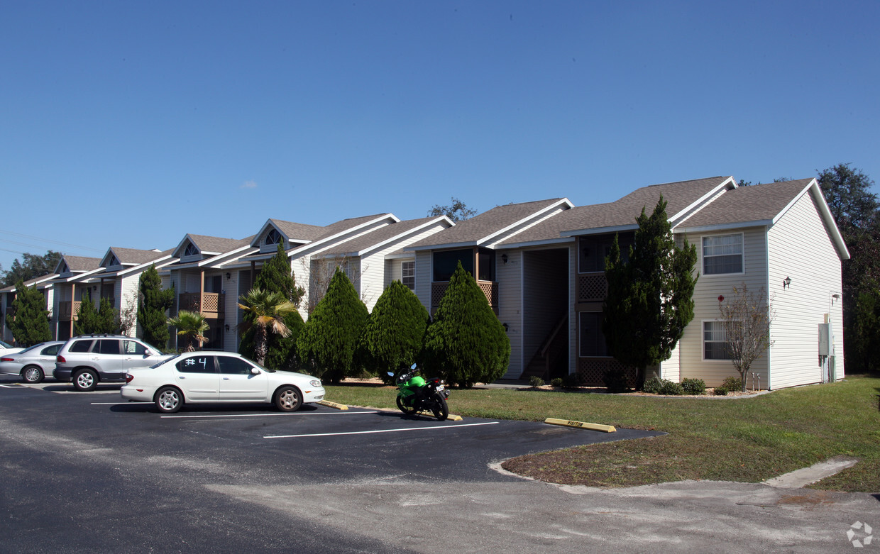 Primary Photo - Glen Oaks Apartments