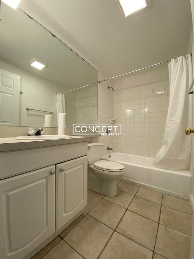 Building Photo - 1750 Washington St