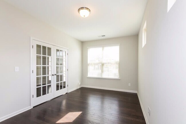 Building Photo - 11366 Cedarvale Farm Pkwy
