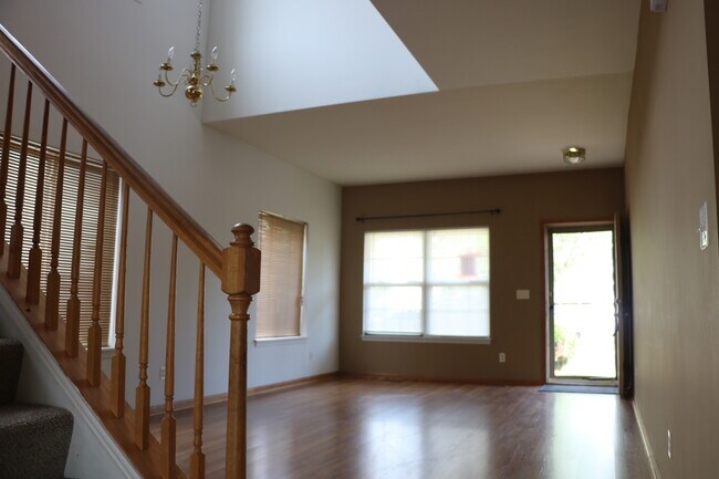 Foto del edificio - 379 Reston Cir