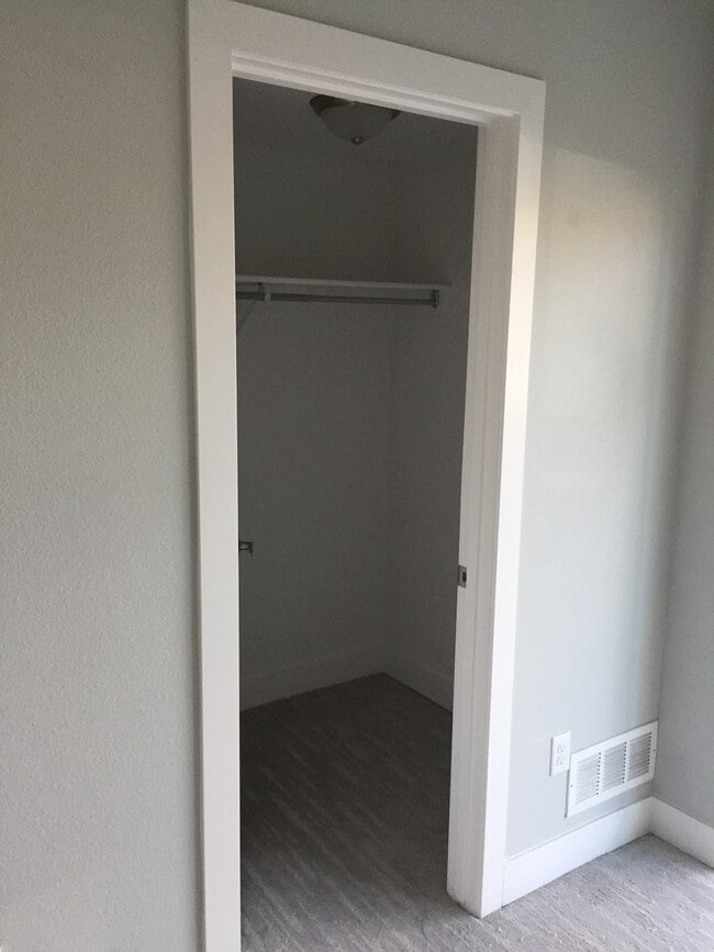 Building Photo - 2030 E 20th Ave