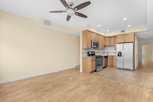 Foto del edificio - 212 E Chase St