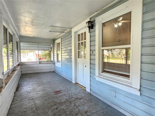 Building Photo - 2441 E Magnolia St