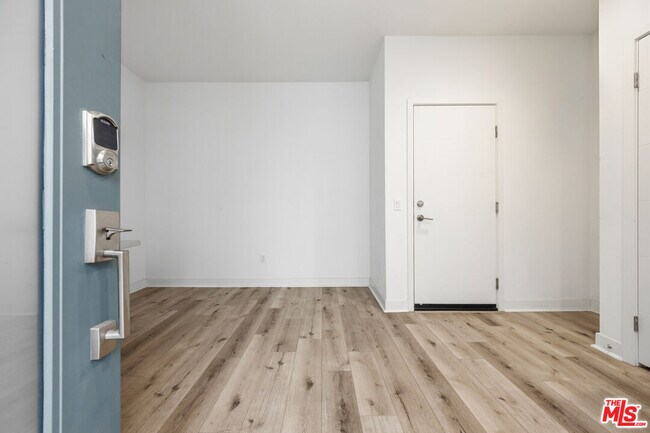 Foto del edificio - 9942 Artesia Blvd