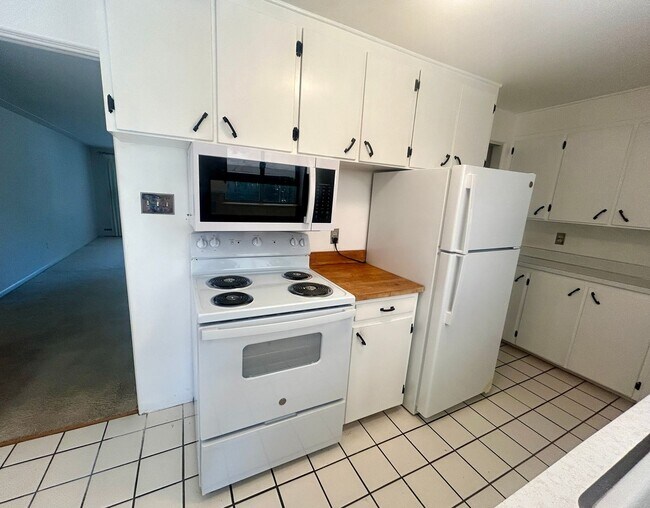 Foto del edificio - 4 Bedroom Ranch House - Prime Location Minutes from Cherry Creek!