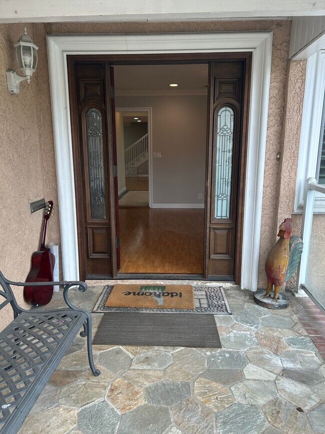Foto del edificio - Spacious 4-Bedroom House for Rent in Monterey Park Quiet Neighborhood