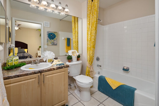 Baño - Kendall Ridge Apartment Homes