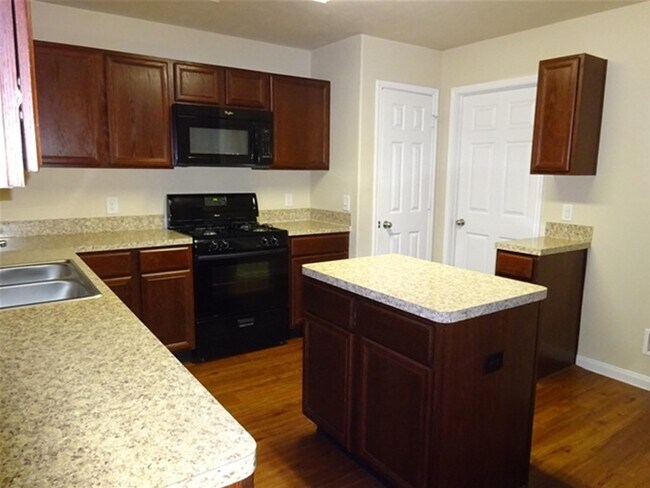 Foto del edificio - 2710 Bammelwood Dr