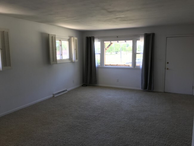 Building Photo - 810 S Cottage Ave