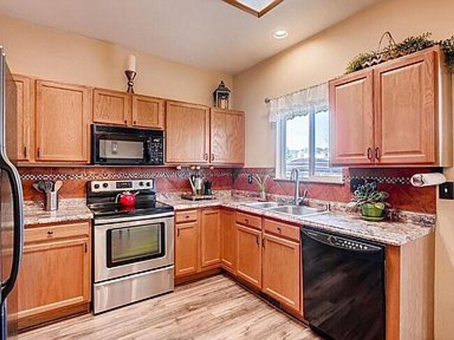 Foto del edificio - Gorgeous 2851 sq ft. 4 Bedroom, 3.5 Bath Home in Southeast Fort Collins, CO!