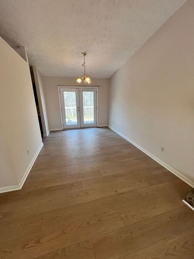 Foto del edificio - Hard to find and easy to love—this spacious Sugar Hill home won’t last long!