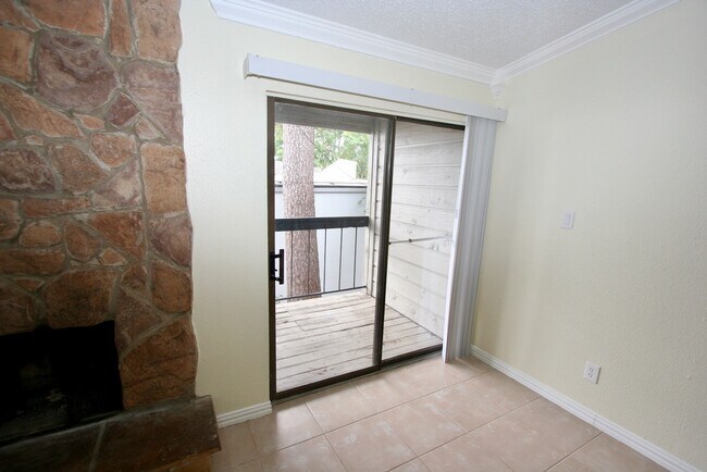 Foto del edificio - 17331 Red Oak Dr