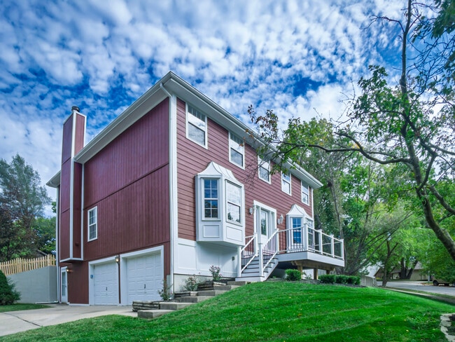 Corner Profile - 5421 NW Walden Dr